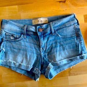 Hollister Low Rise Short-Short